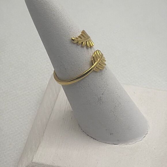 Brand New!! Size 7 wrap leaf ring - Picture 3 of 4